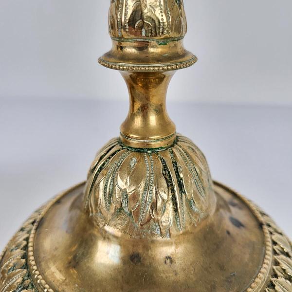 Paire de bougeoirs en bronze – Image 5