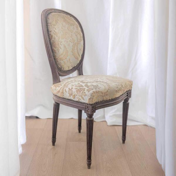 chaise médaillon louis xvi tapisserie finition cloutée
